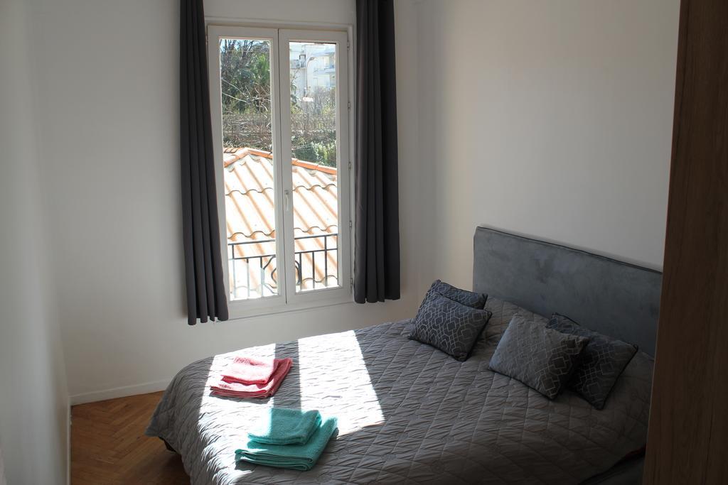 Stylish White And Red Apartments Juan-les-Pins Exterior foto