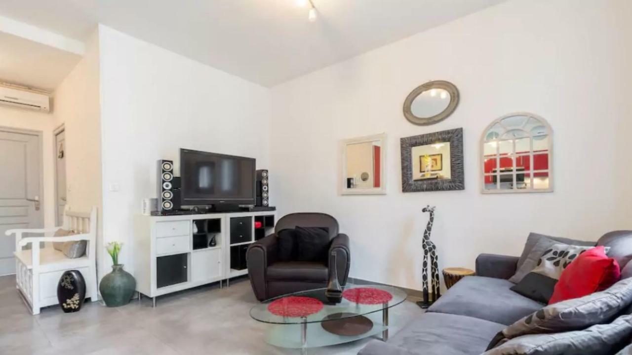 Stylish White And Red Apartments Juan-les-Pins Exterior foto