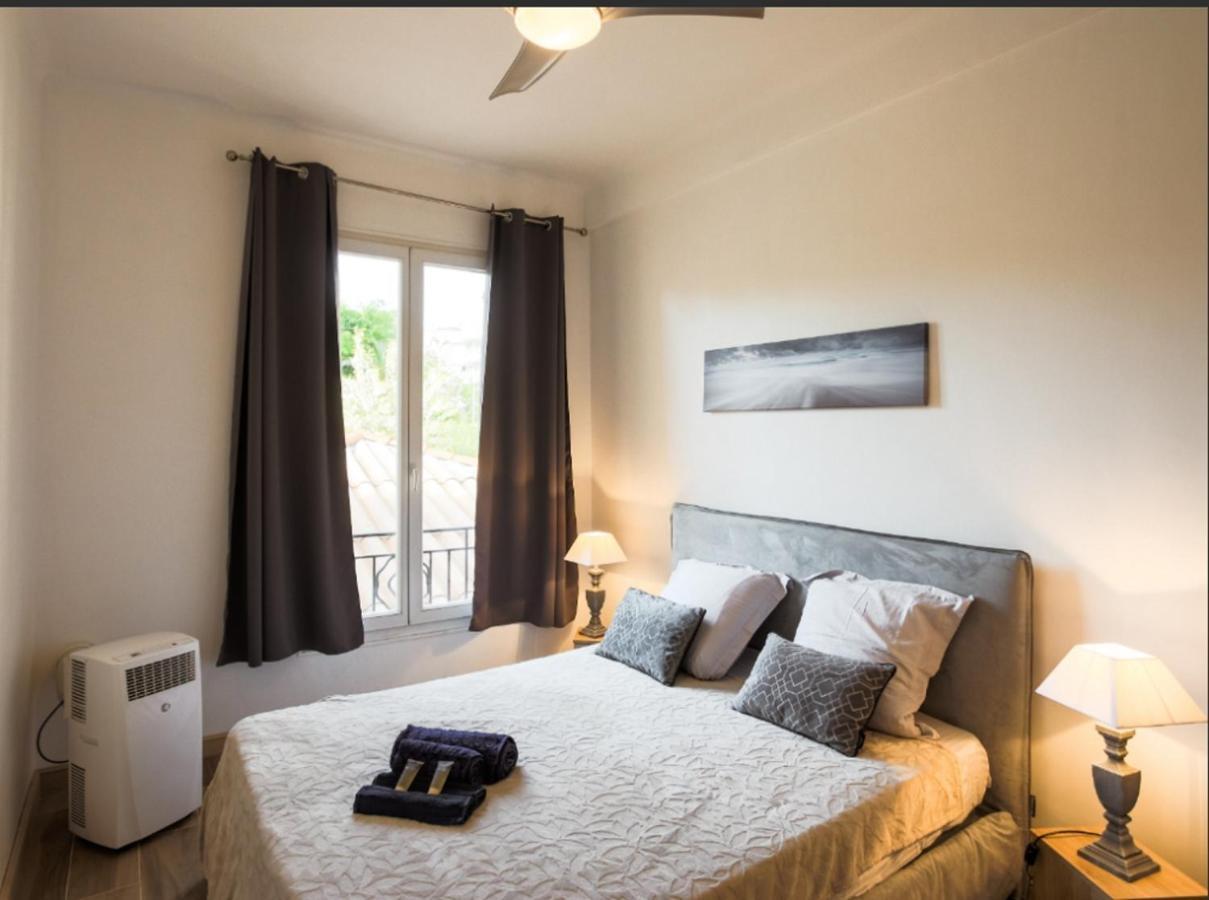 Stylish White And Red Apartments Juan-les-Pins Exterior foto